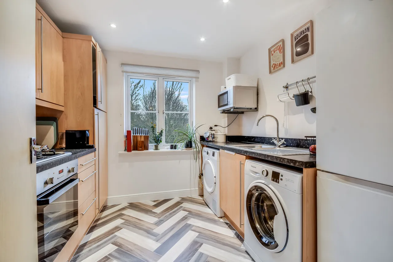 25 Gerard Gardens, Great Baddow, Chelmsford, Essex, CM2 9GD, photo 3