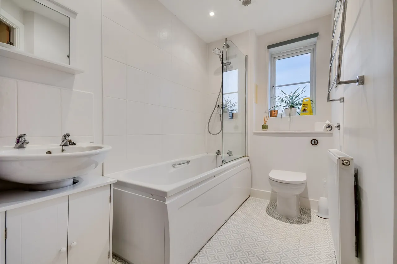 25 Gerard Gardens, Great Baddow, Chelmsford, Essex, CM2 9GD, photo 8