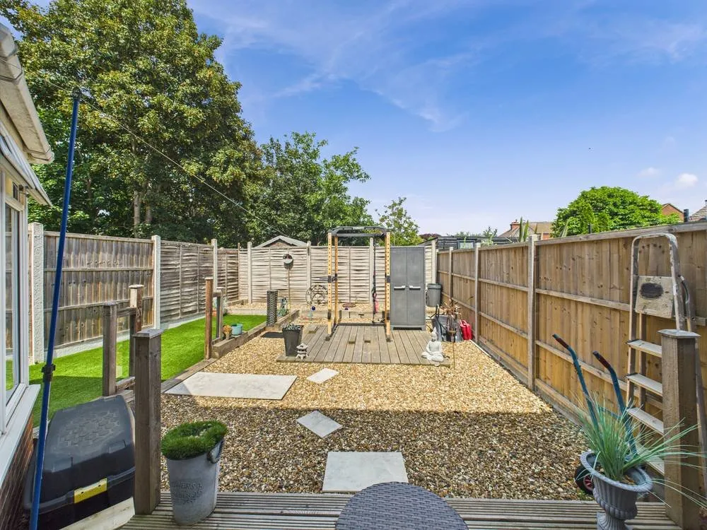 Feltham, Middlesex, photo 14