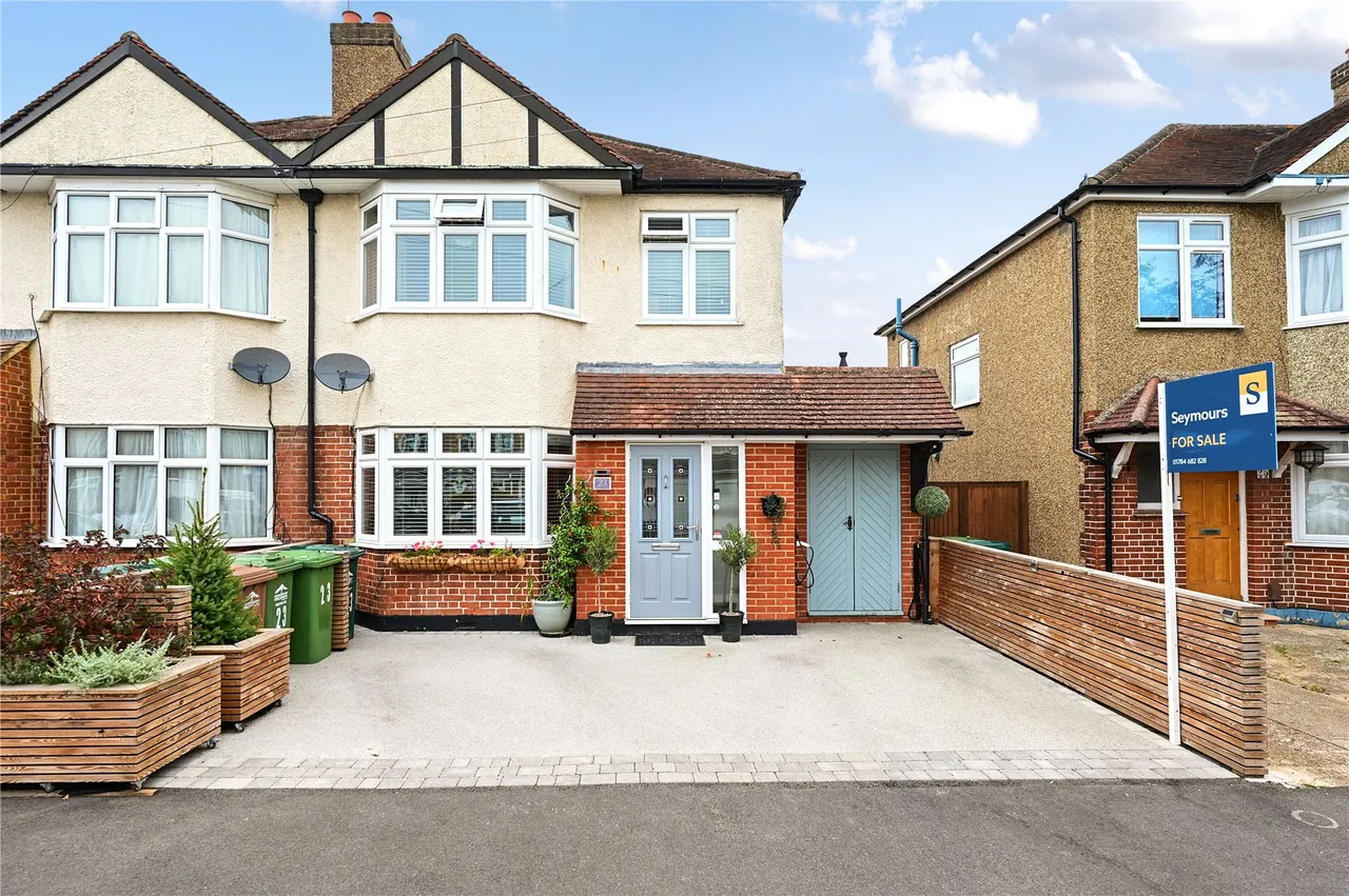 3 bed house for sale, Pavilion Gardens, Staines, TW18