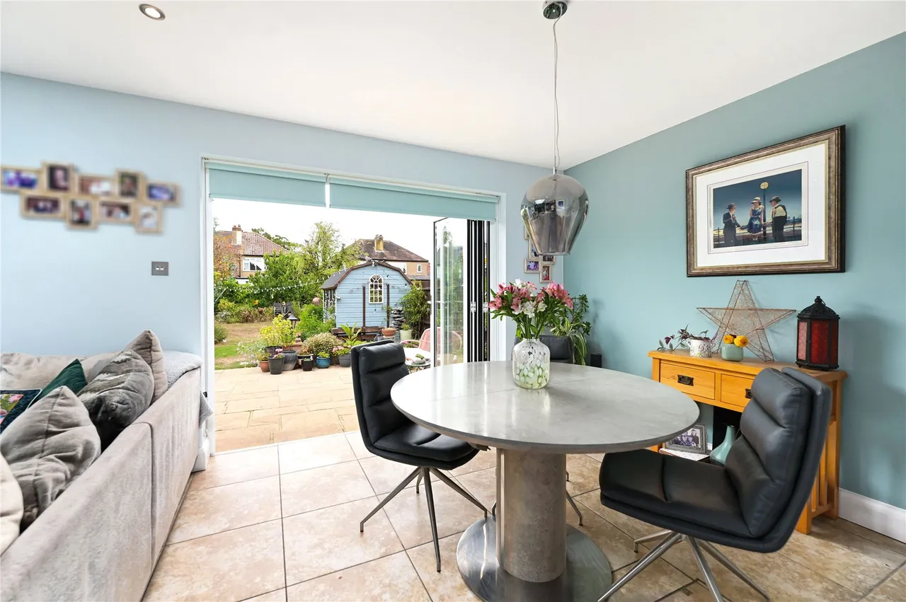 Pavilion Gardens, Staines, TW18, photo 15