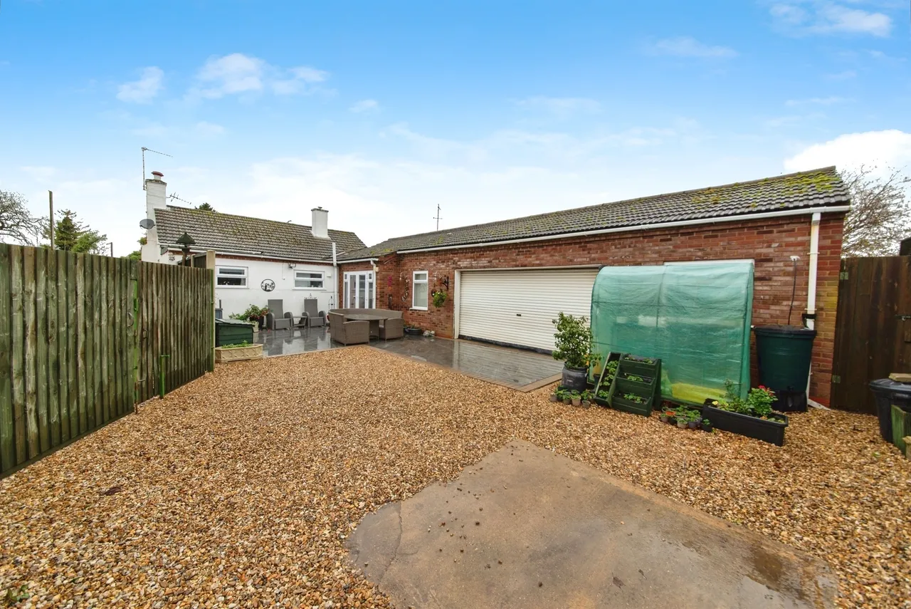 2 bed house for sale, Seas End Road, Moulton Seas End, PE12