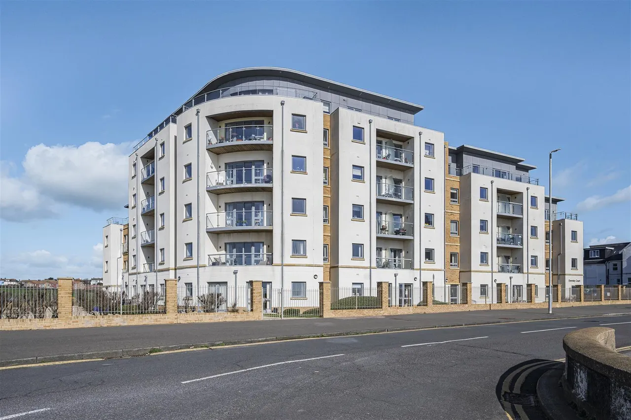 1 bed flat for sale, Dane Road, Seaford