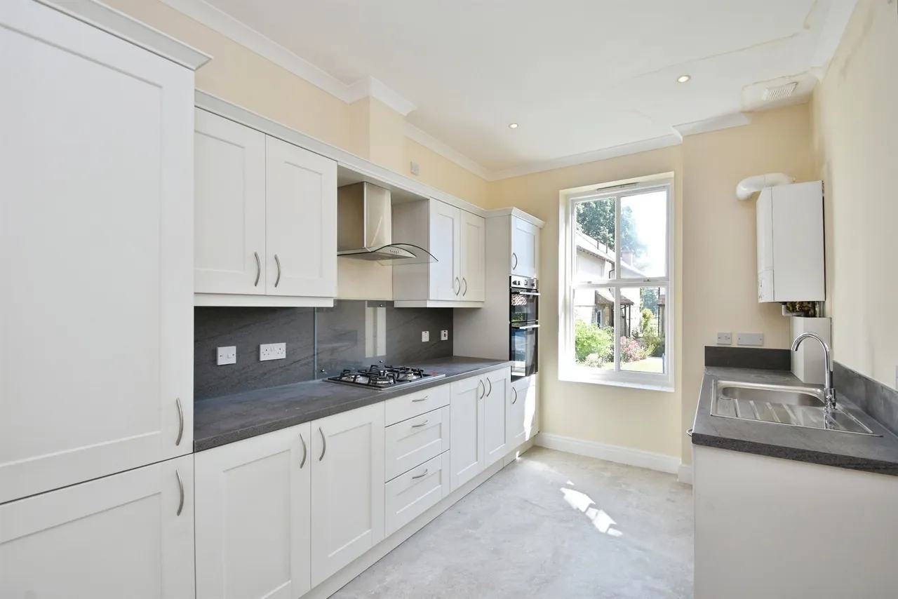 Hollins Hall, Killinghall, Harrogate, photo 3