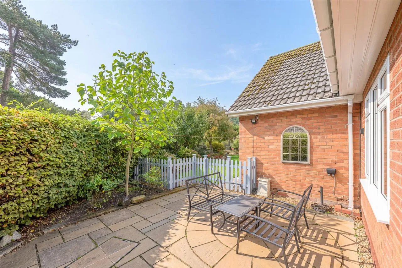 Summercourt Square, Kingswinford, DY6, photo 36