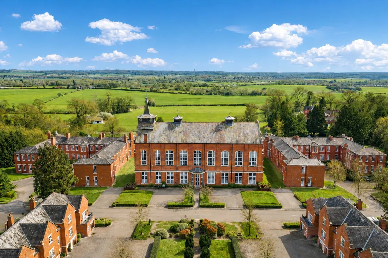 2 bed flat for sale, Beningfield Drive, Napsbury Park, AL2
