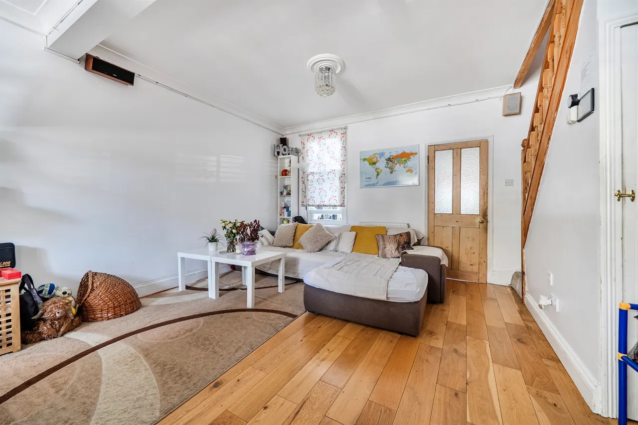 Merton Road, Enfield, photo 4