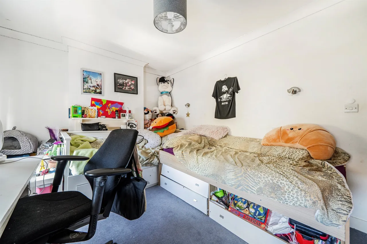 Merton Road, Enfield, photo 9