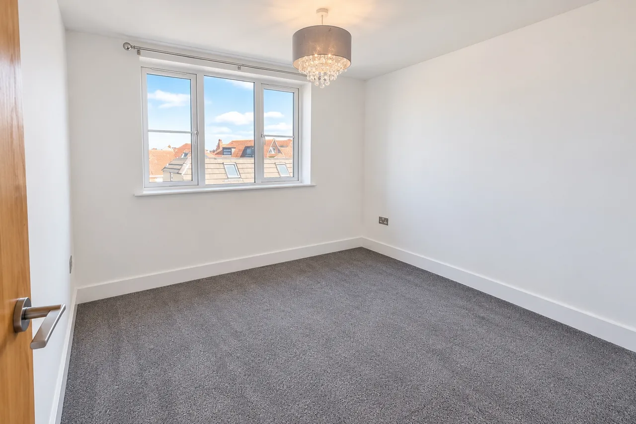 Portsmouth Road, Lee On The Solent, PO13, photo 4