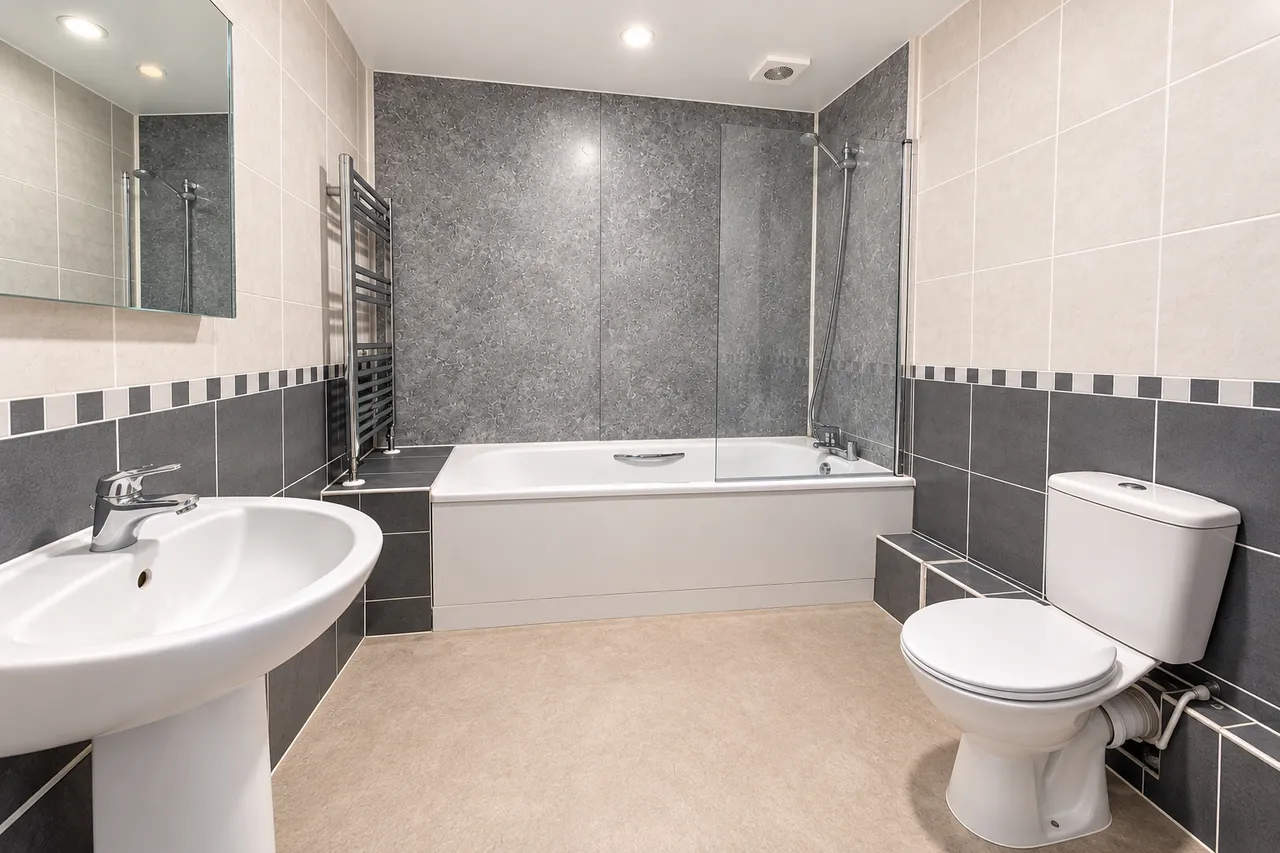 Portsmouth Road, Lee On The Solent, PO13, photo 6