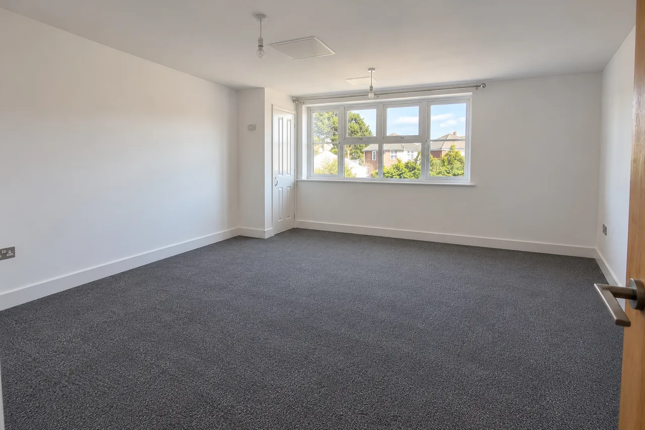 2 bed flat to rent, Portsmouth Road, Lee On The Solent, PO13