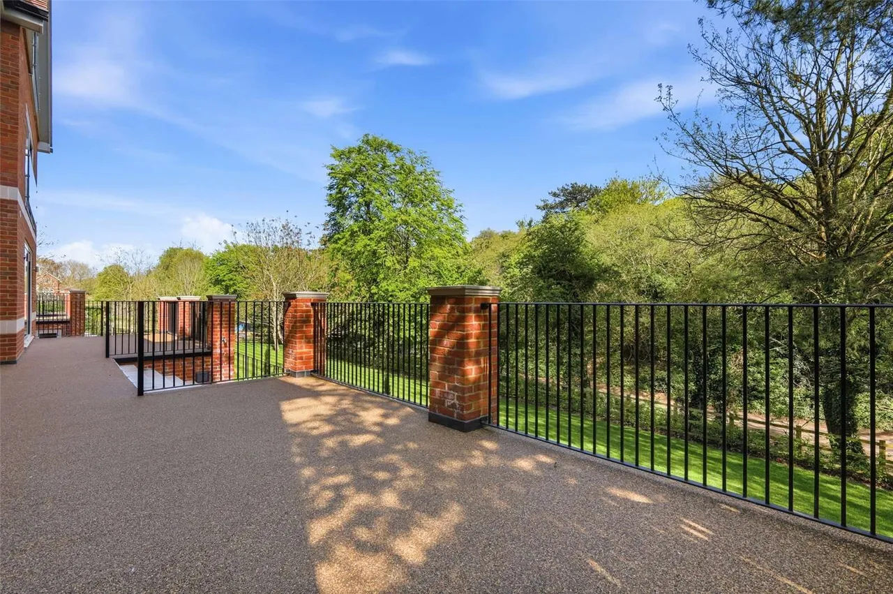 Forest Heights, High Lane, Stansted, Essex, CM24 8YG, photo 4