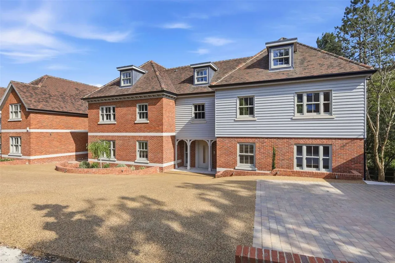 Forest Heights, High Lane, Stansted, Essex, CM24 8YG, photo 2