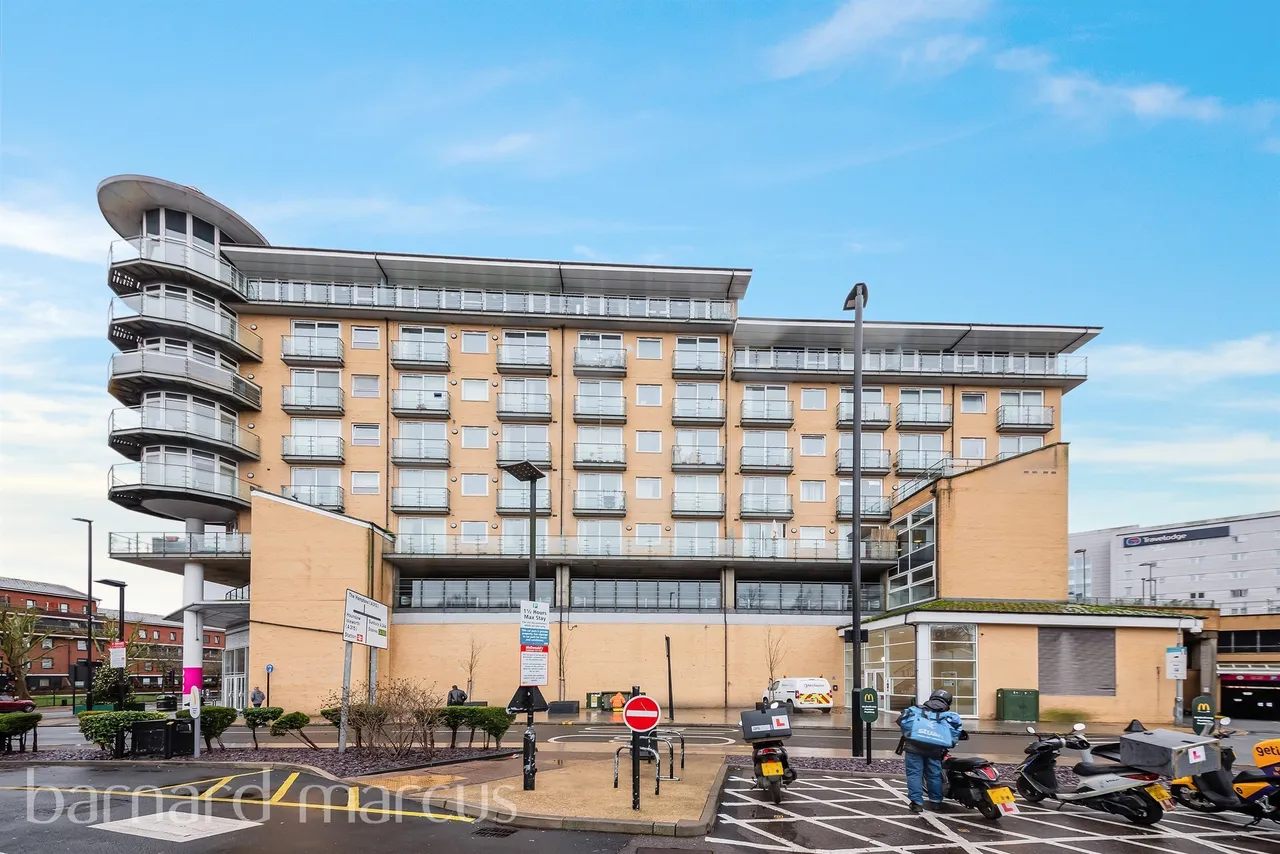 2 bed flat for sale — Bedfont Lane, Feltham
