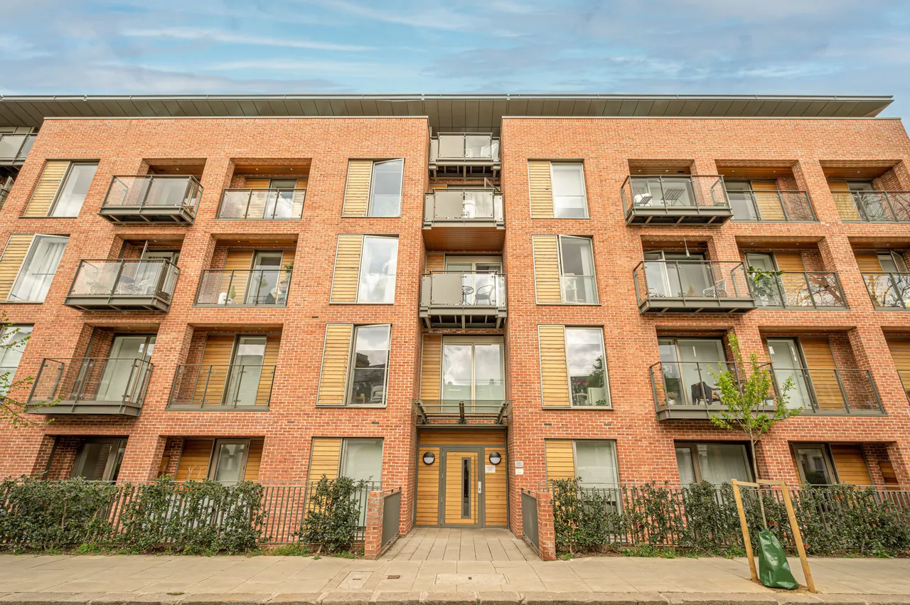 3 bed flat to rent, London, NW6