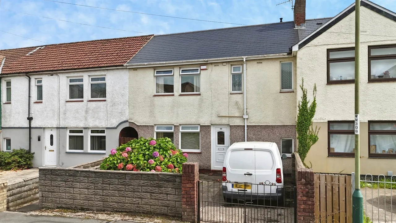 3 bed house for sale — First Avenue, CAERPHILLY