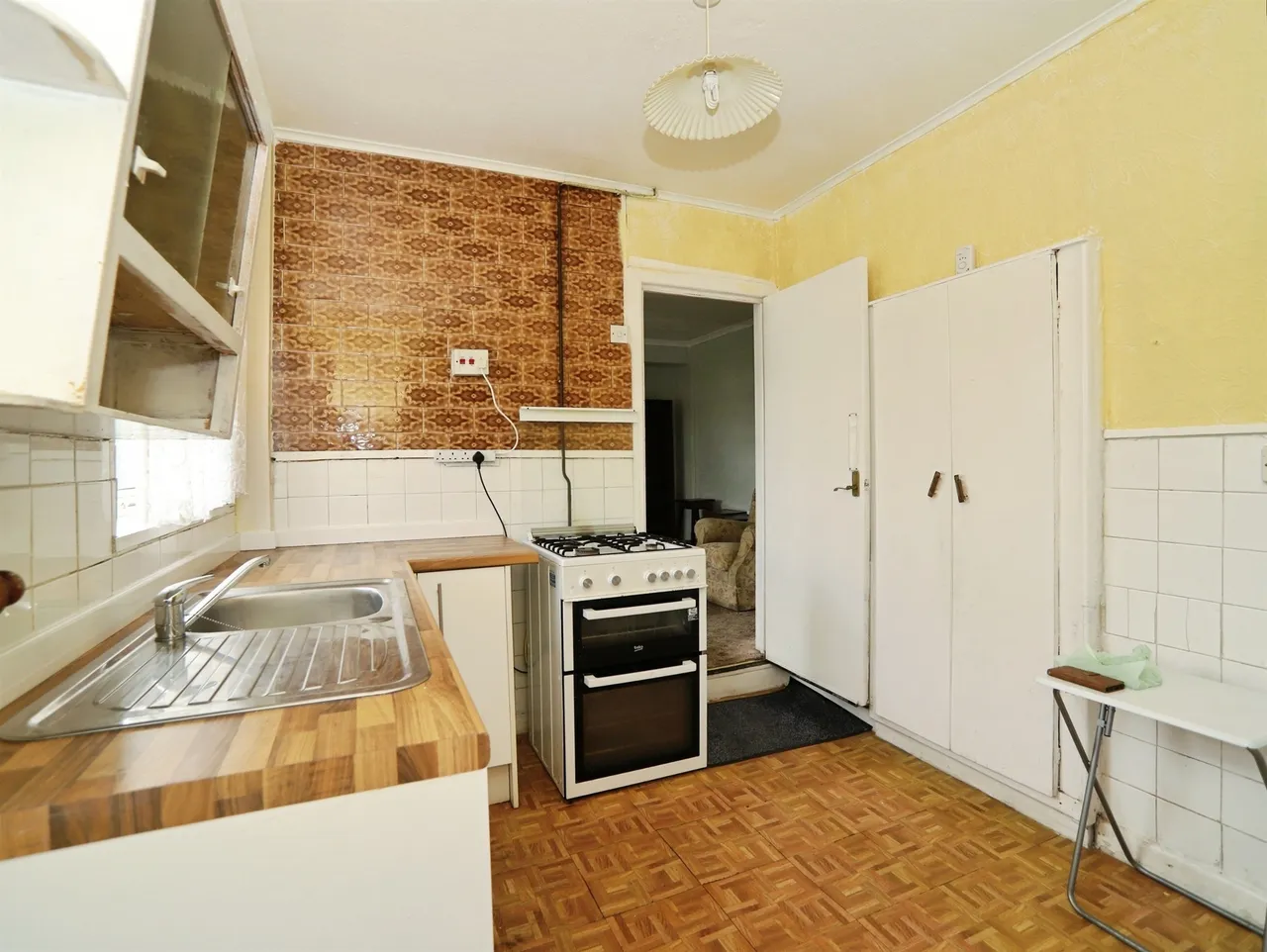 First Avenue, CAERPHILLY, photo 9