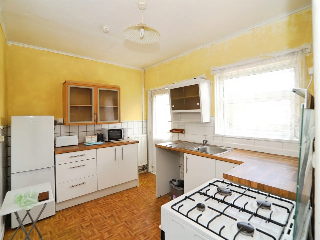 First Avenue, CAERPHILLY, photo 8