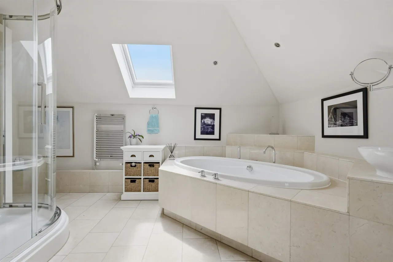 Humbie Road, Newton Mearns, photo 15