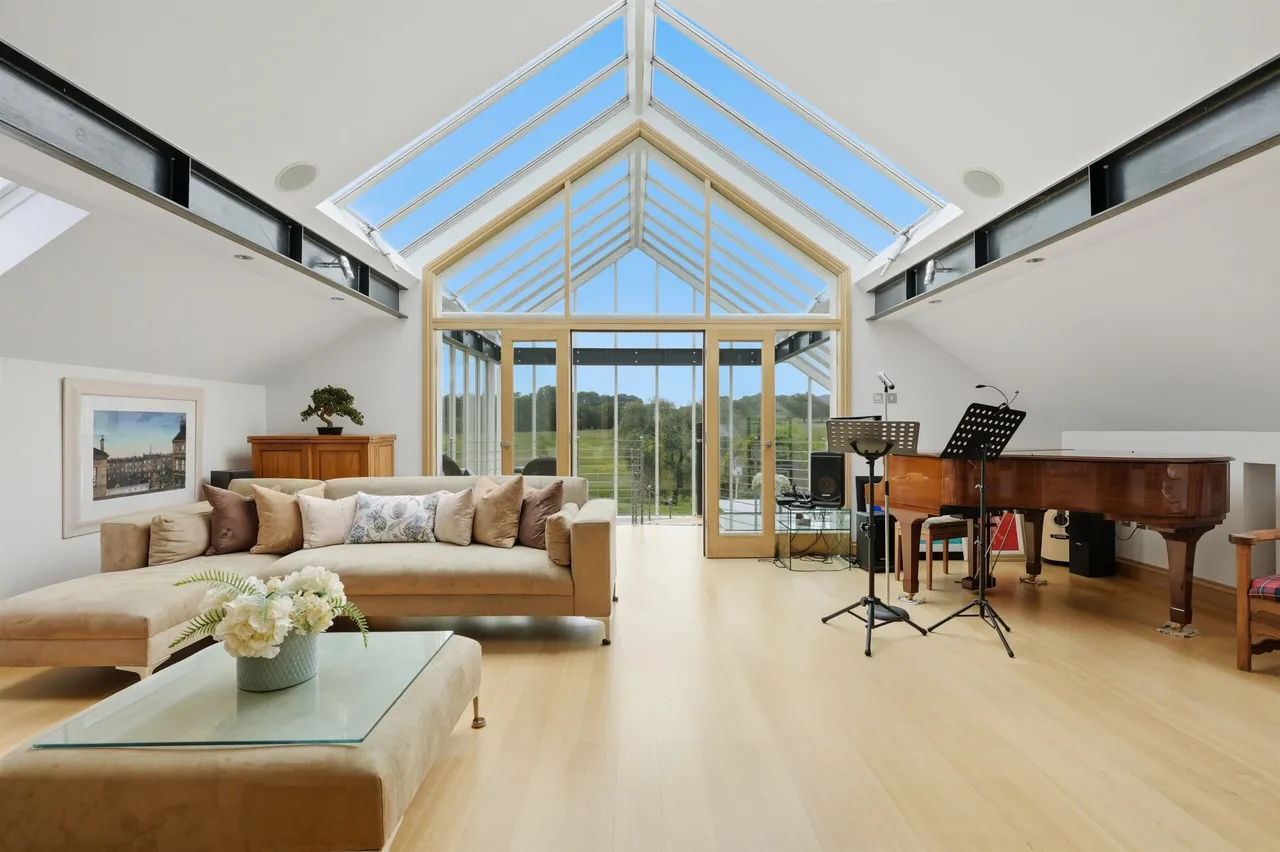 Humbie Road, Newton Mearns, photo 8