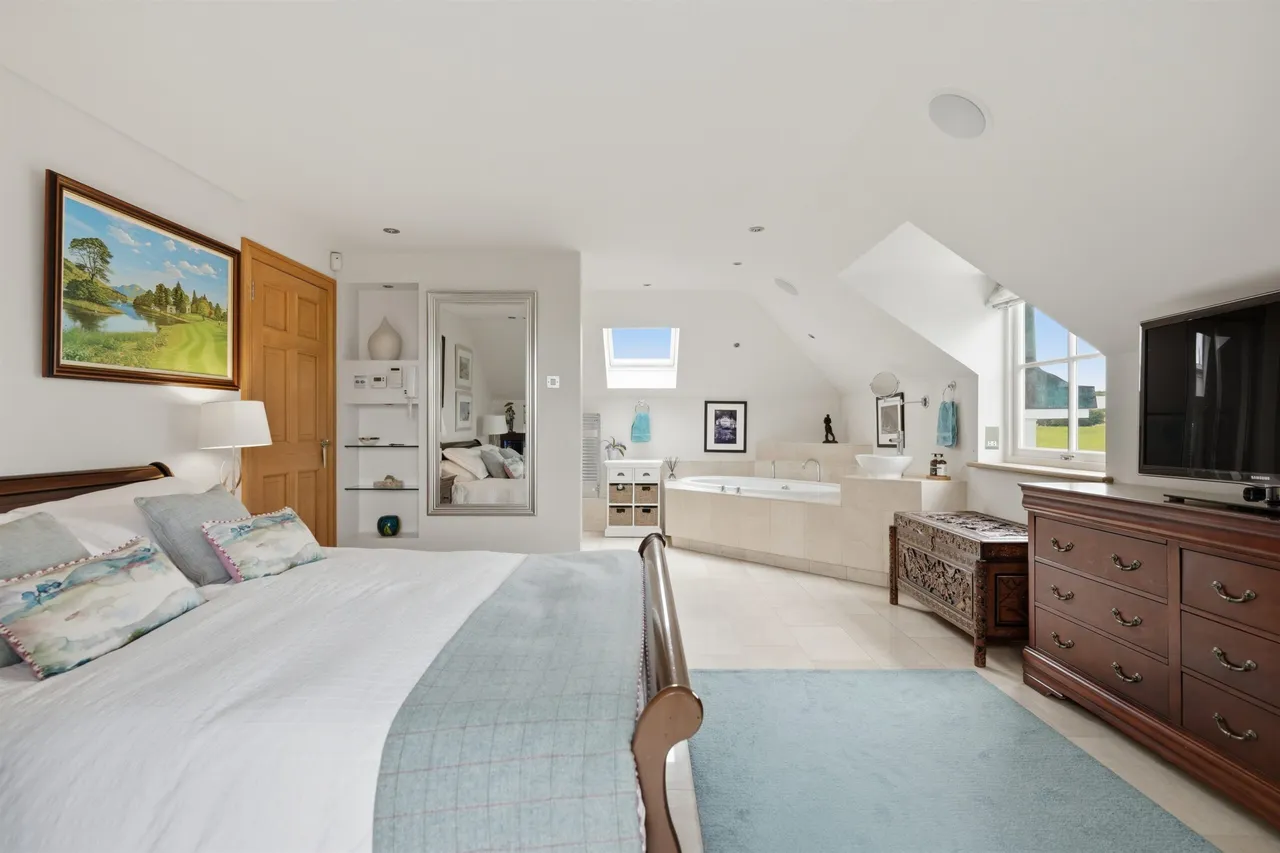 Humbie Road, Newton Mearns, photo 14