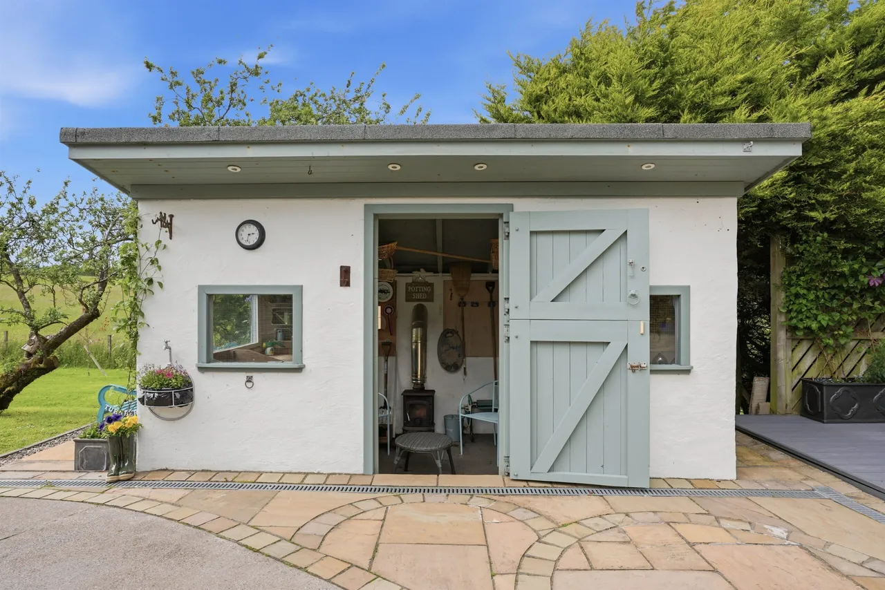 Humbie Road, Newton Mearns, photo 27