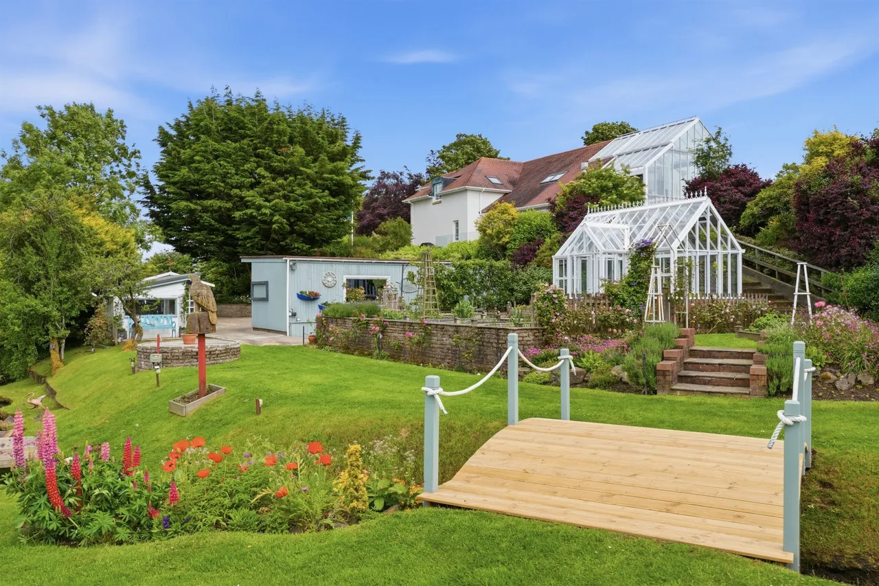 Humbie Road, Newton Mearns, photo 23