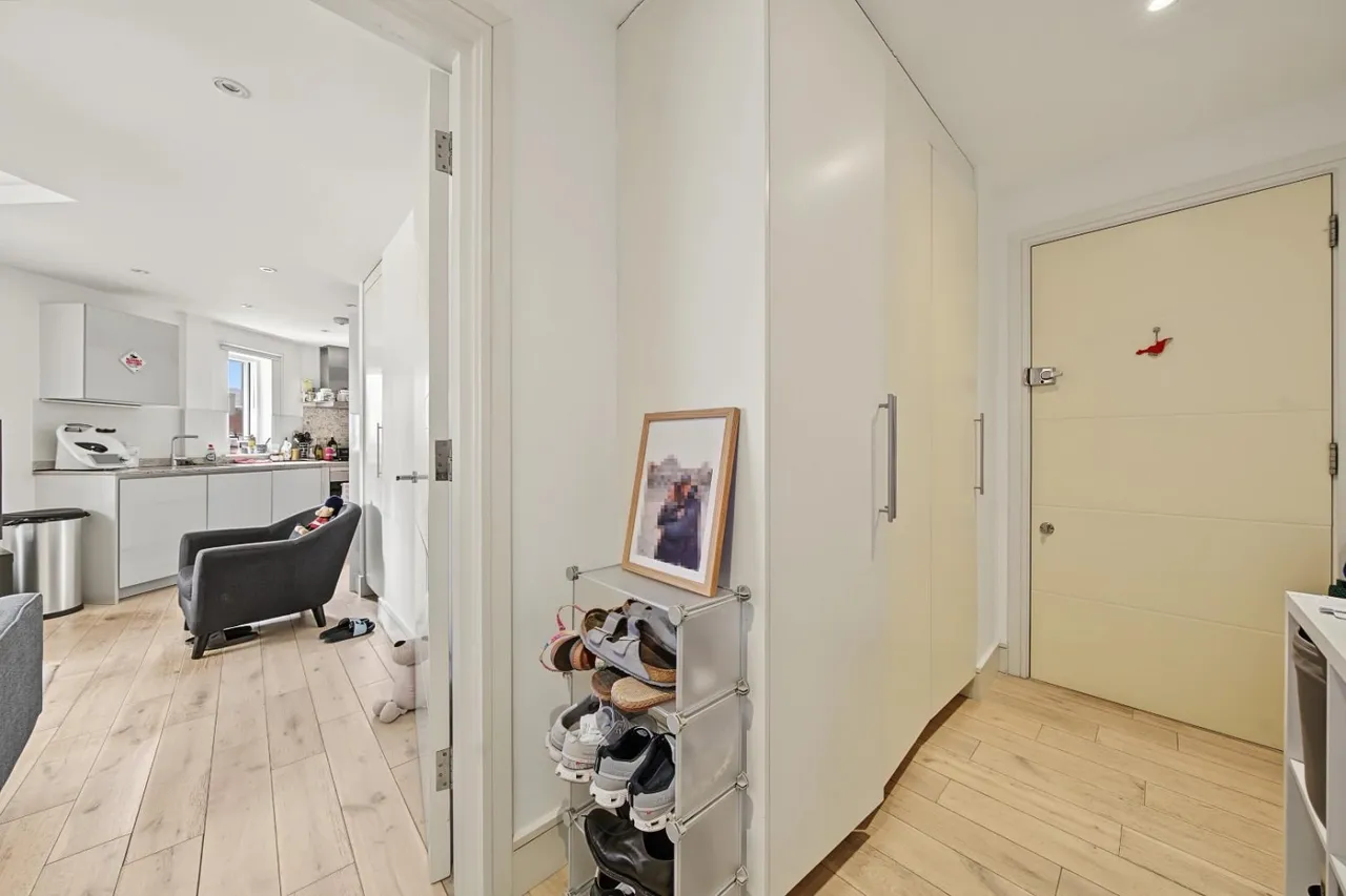 Ostro House, Finchley Road, London, NW2, photo 11