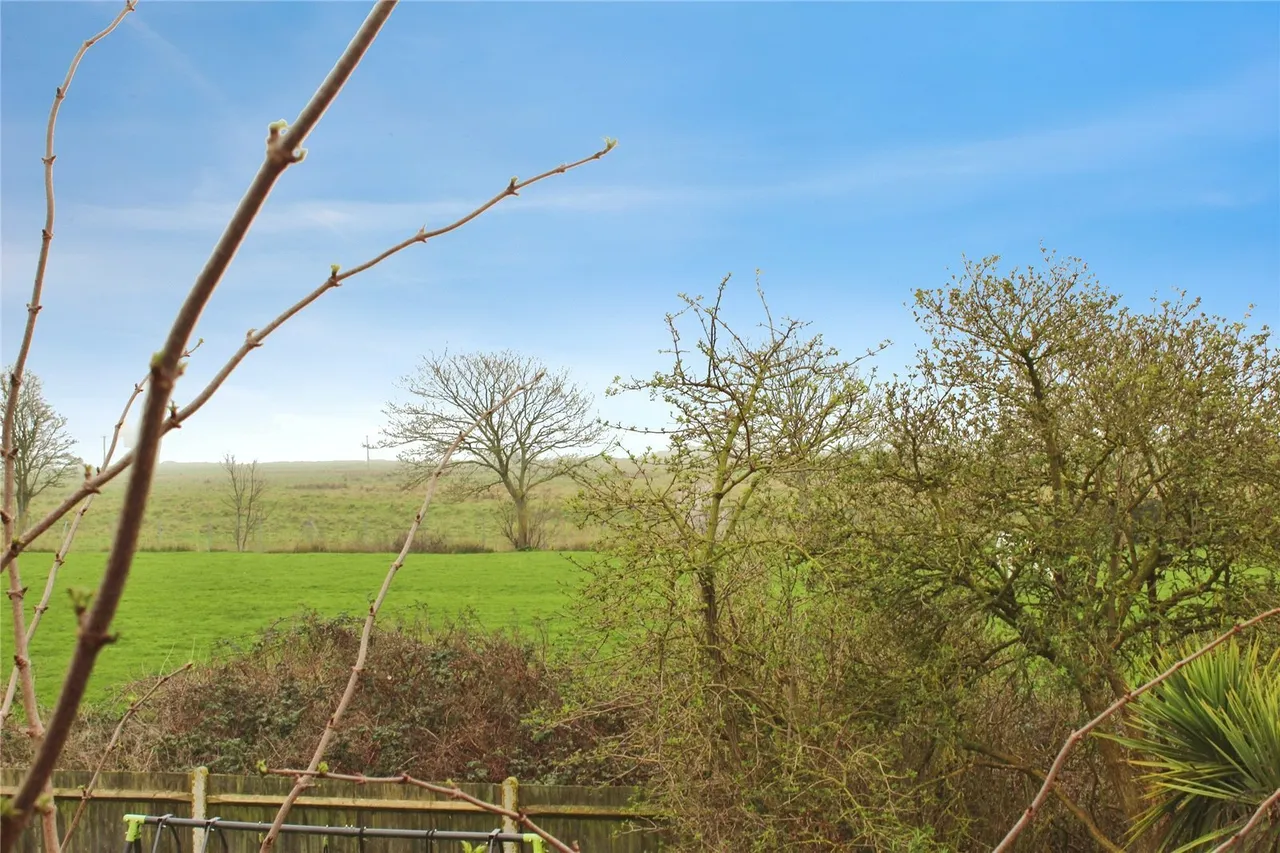 Queensway, Sheerness, ME12, photo 2
