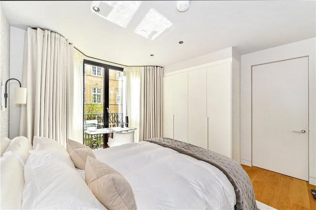 Great Portland Street, London, W1W, photo 9