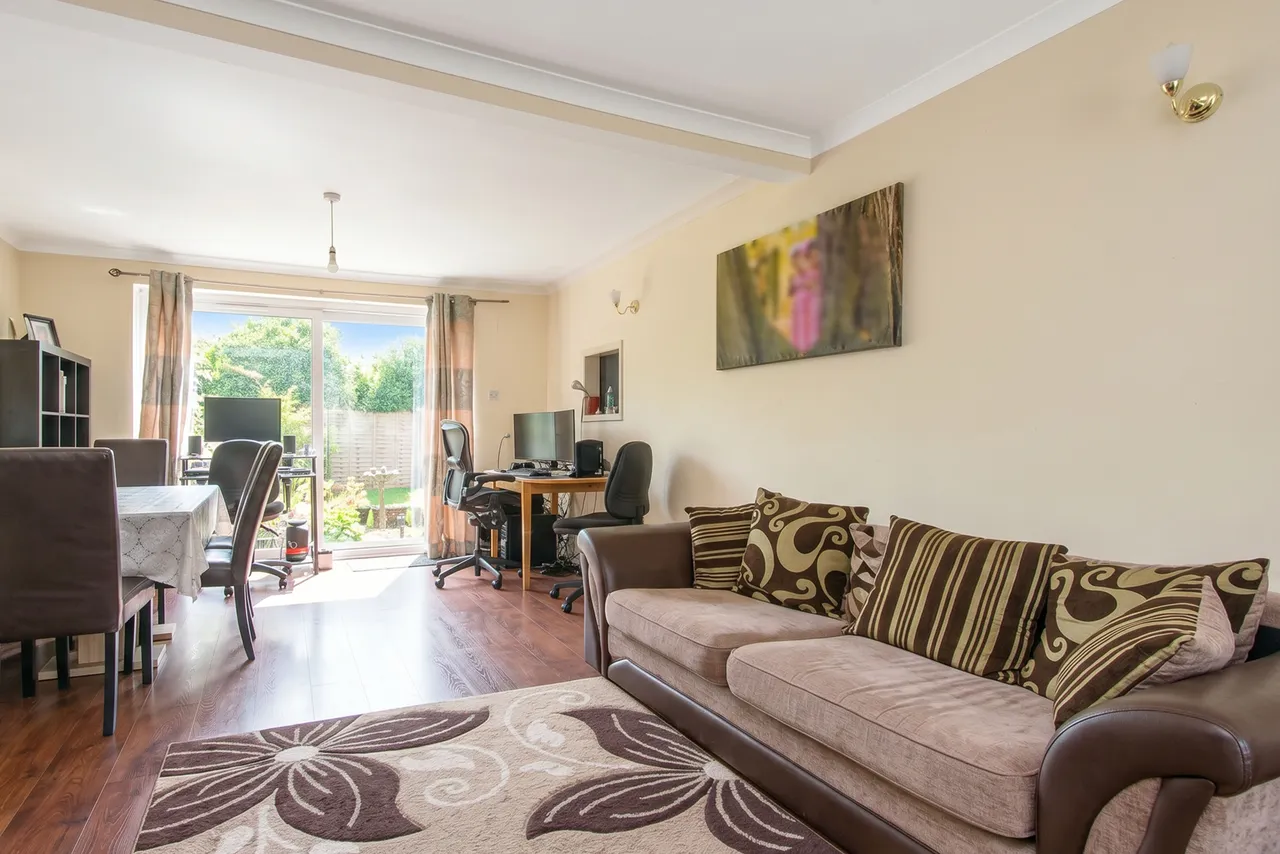 3 bed house for sale — 17 Linden Close, Avenue Road, London