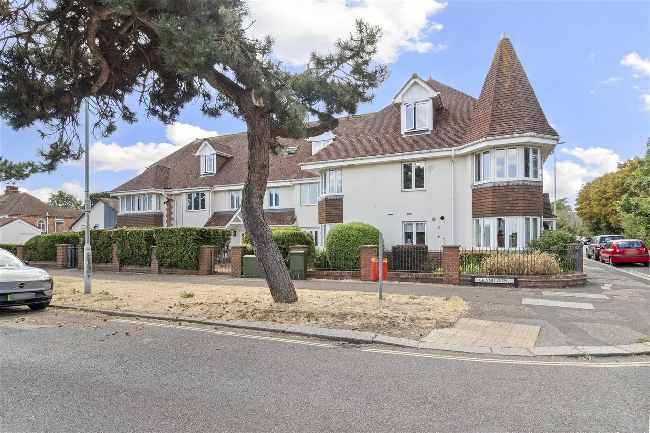 Grand Avenue, Worthing, photo 16