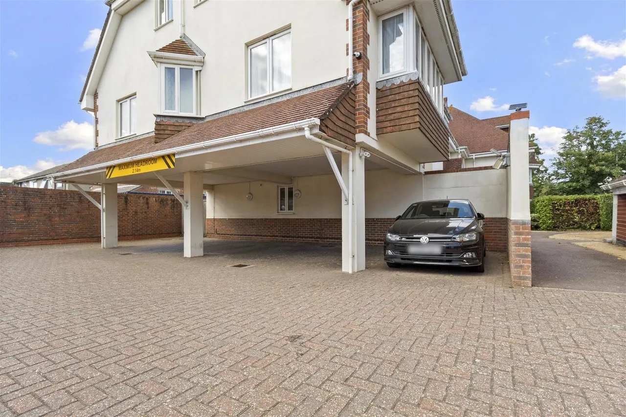 Grand Avenue, Worthing, photo 13