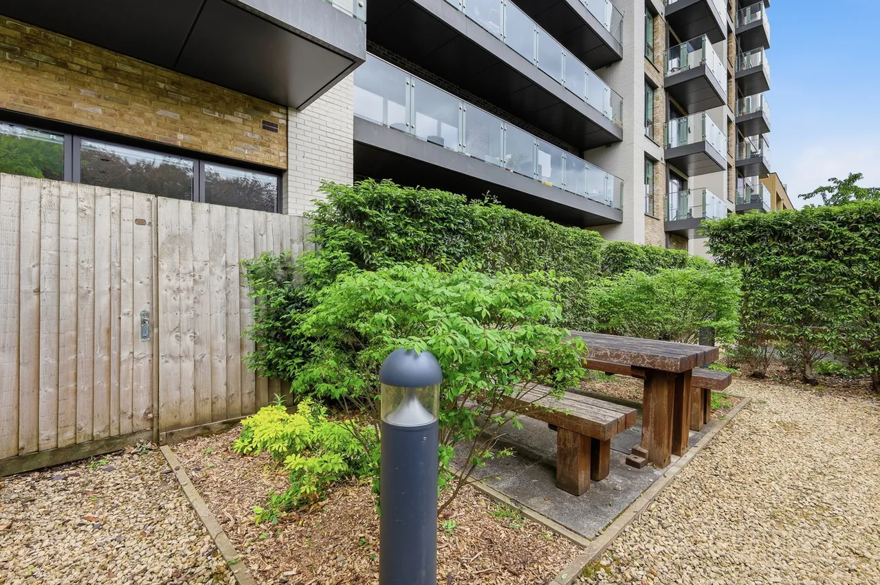 Lamington Heights, London, E14, photo 19