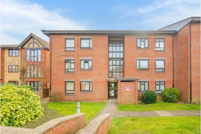 3 bed flat for sale, Friern Park, London, N12