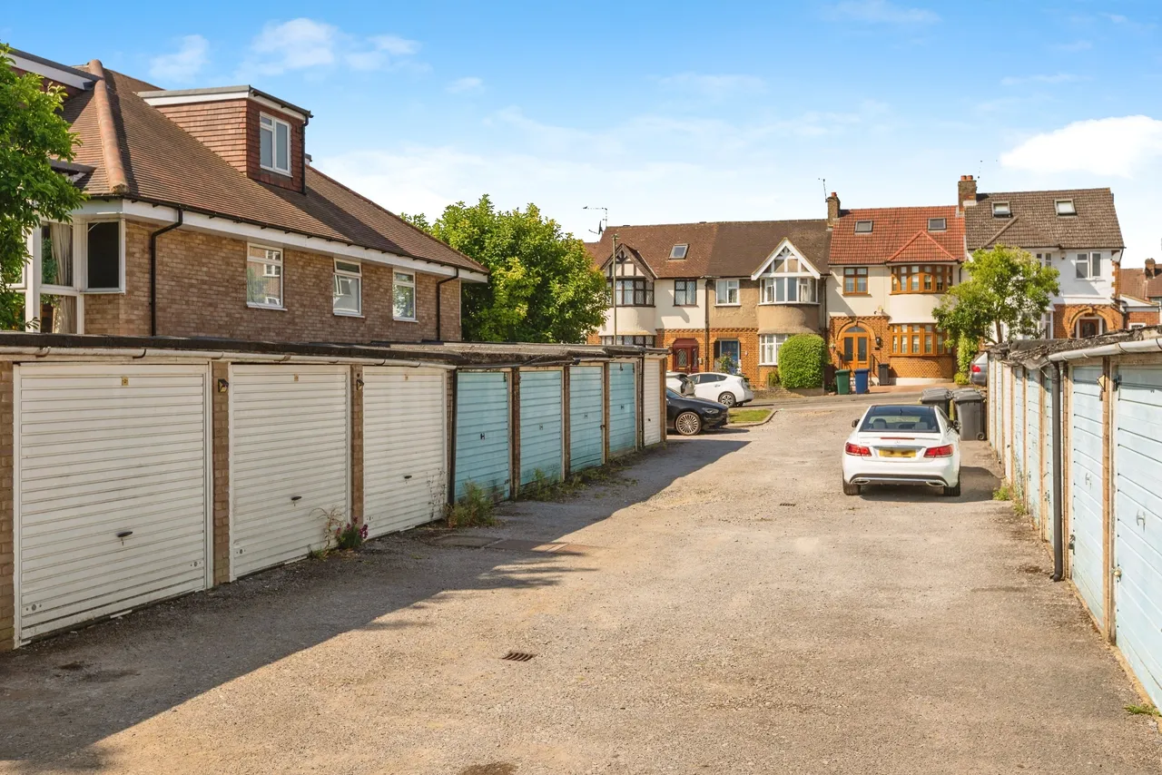 Friern Park, London, N12, photo 13
