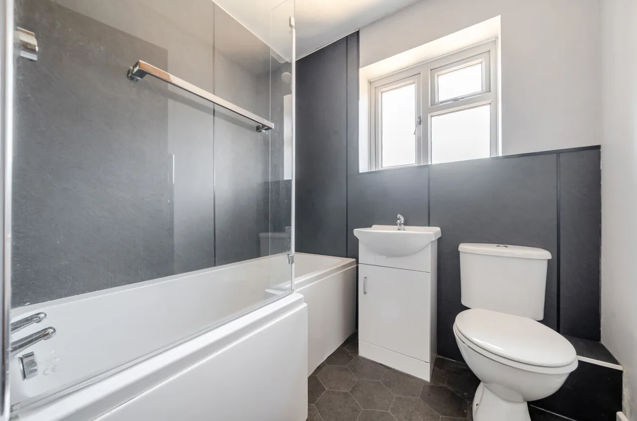 George Eliot Close, Witley, GU8, photo 15