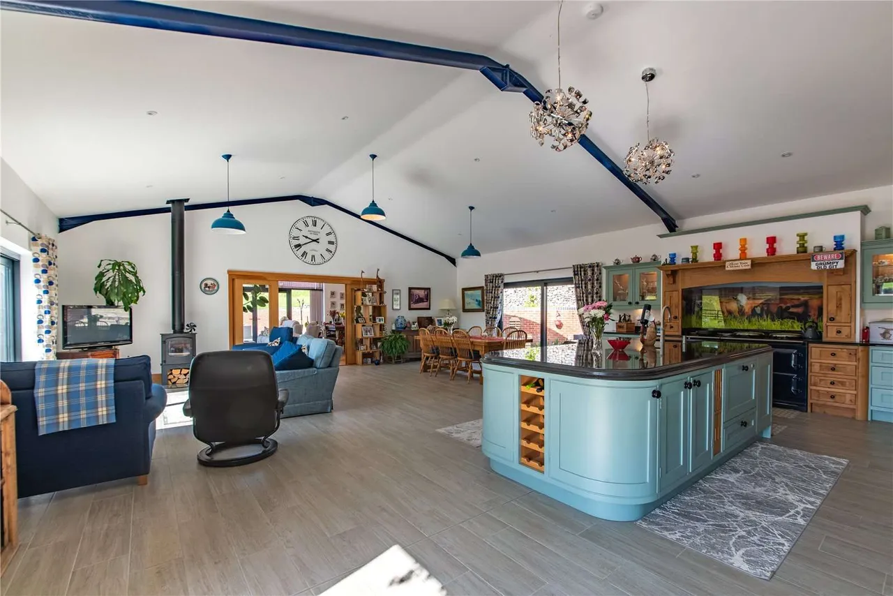 Greenways, Lambourn, Hungerford, Berkshire, RG17 7LG, photo 3