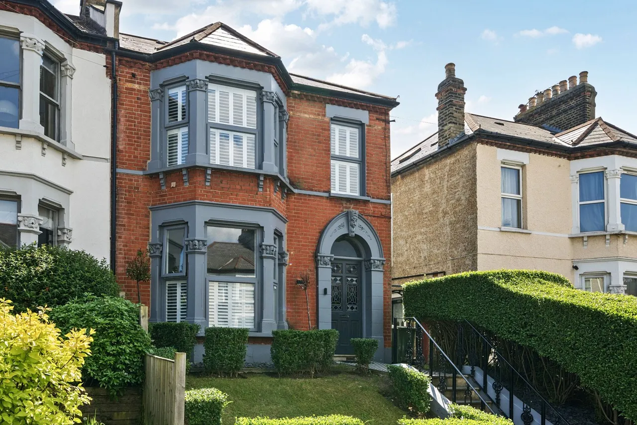 4 bed house for sale — Dowanhill Road, SE6