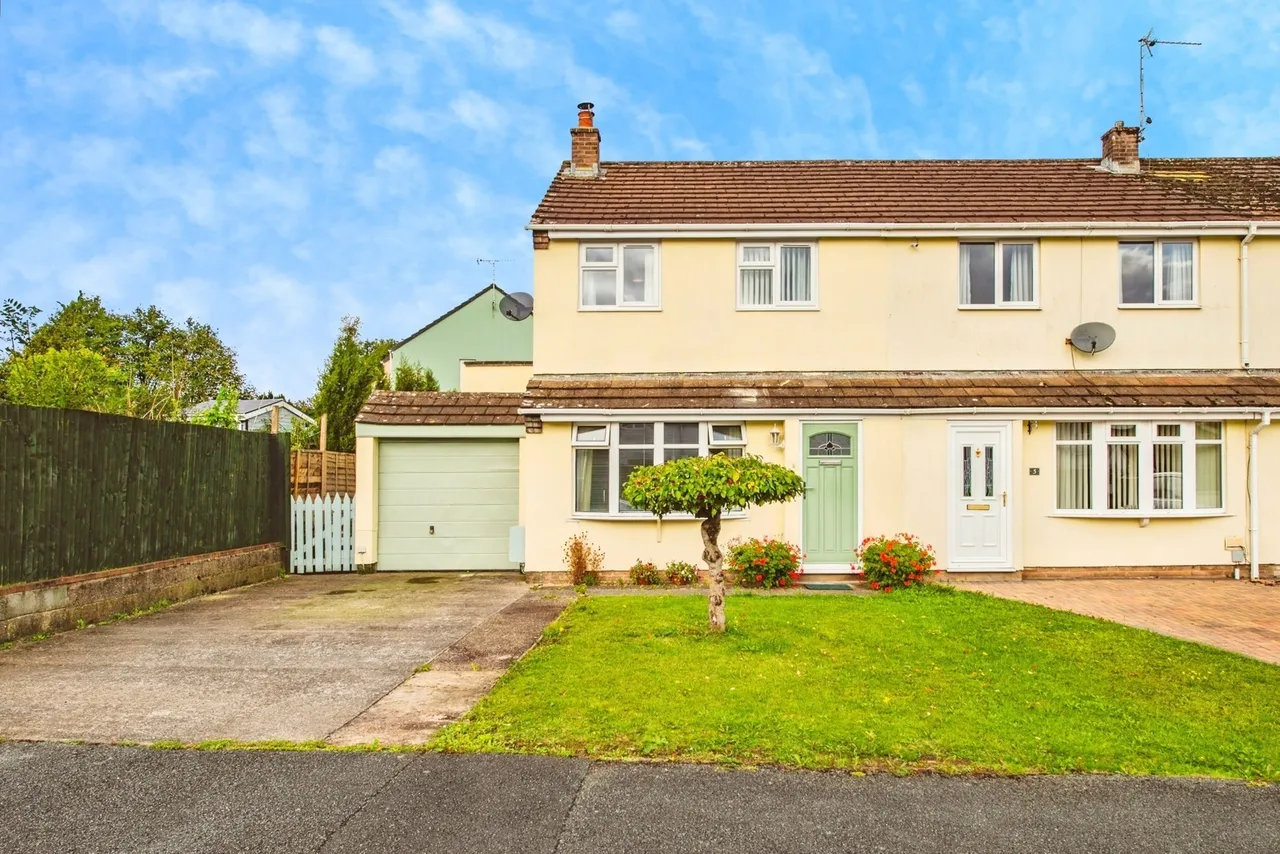 3 bed house for sale, Bartletts Well Road, Sageston, SA70