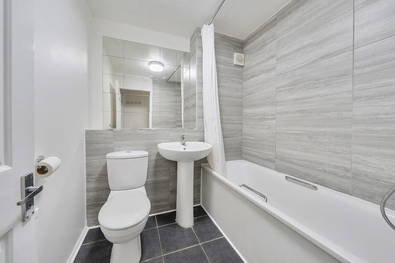 59 Greenway Close, London, photo 11