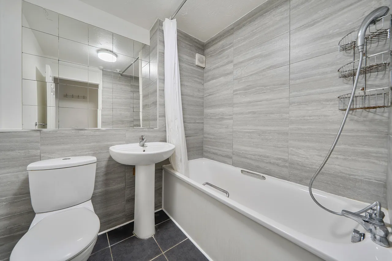 59 Greenway Close, London, photo 5