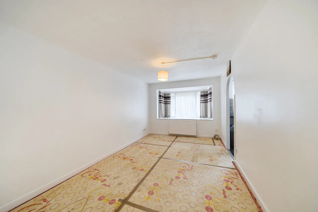 59 Greenway Close, London, photo 2