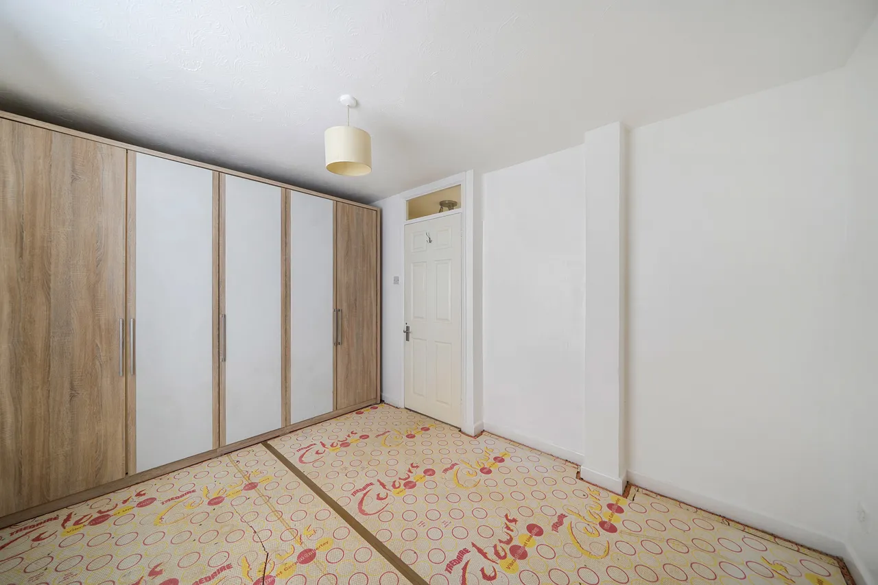 59 Greenway Close, London, photo 9