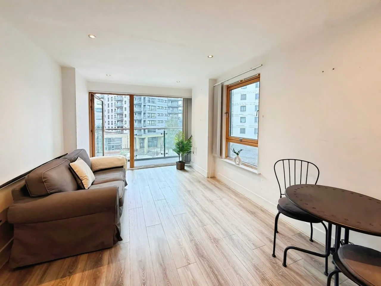 1 bed flat for sale — La Salle, Chadwick Street