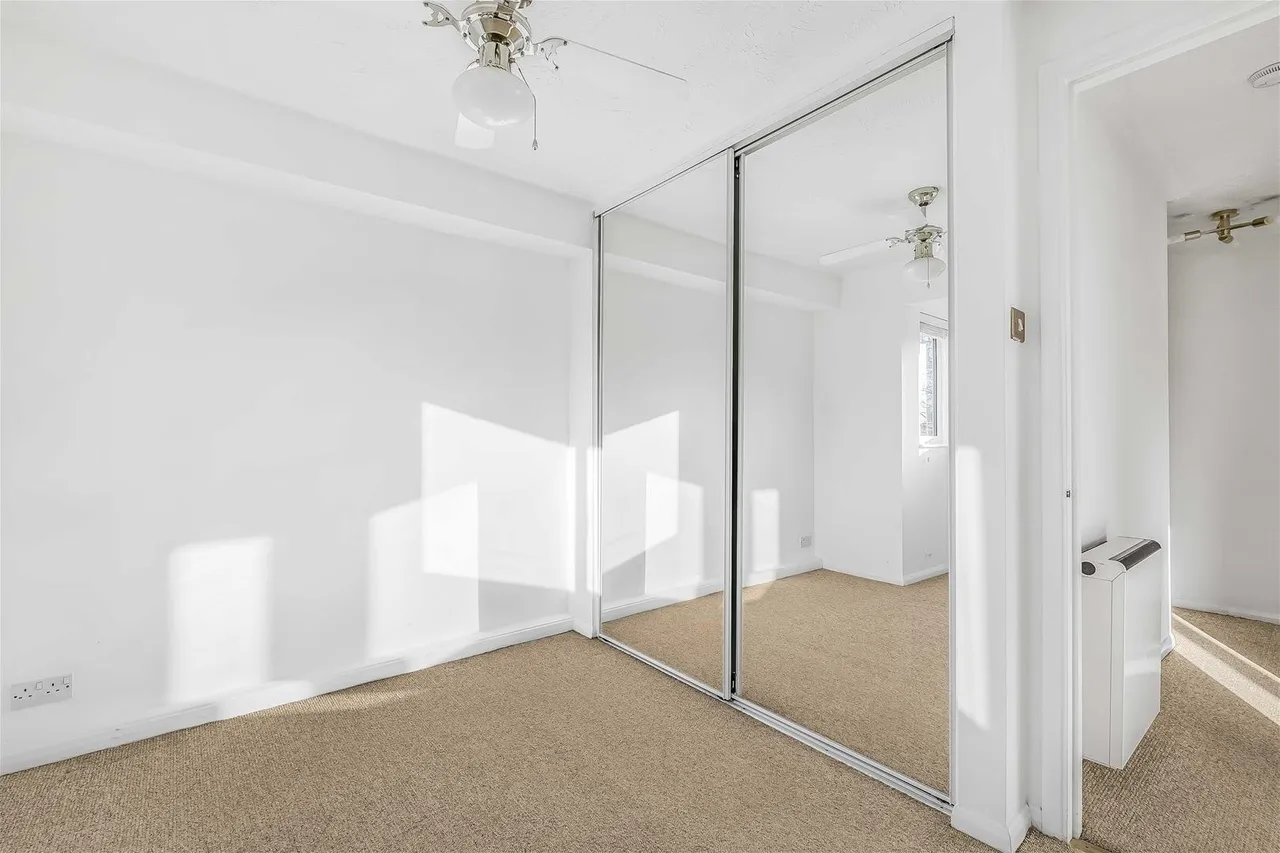 Cotswold Way, Worcester Park, Surrey KT4 8HD, photo 5