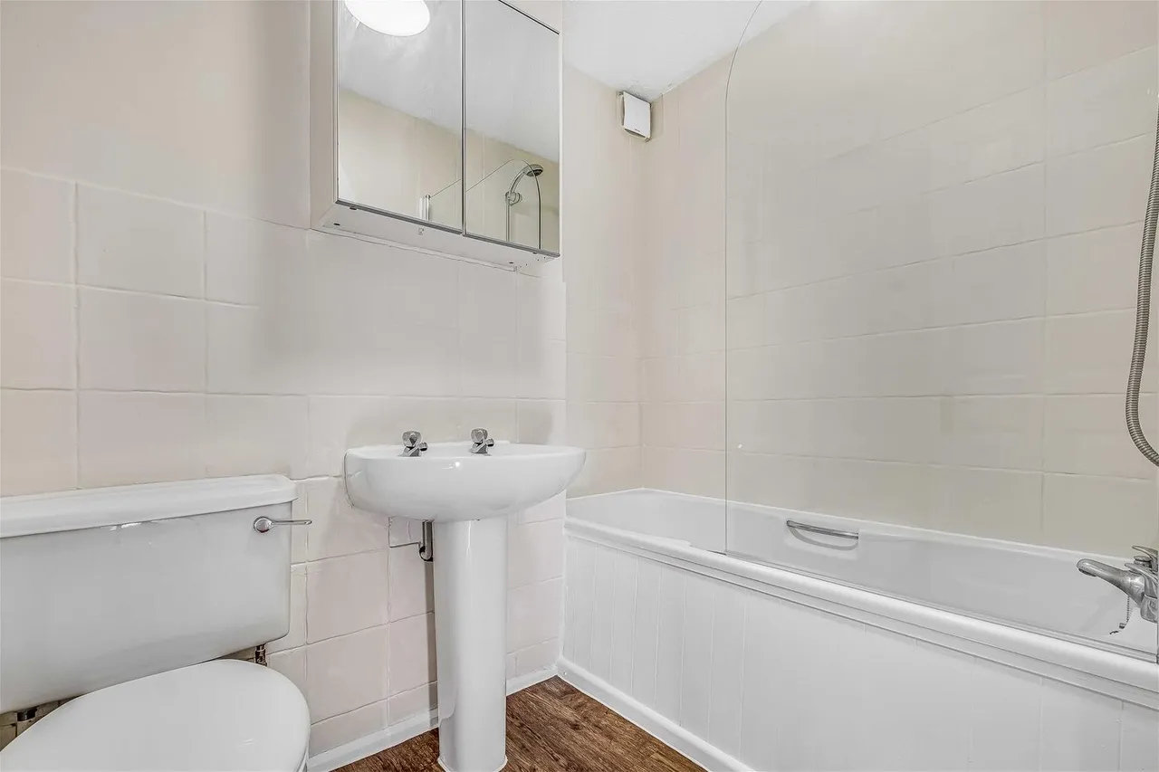 Cotswold Way, Worcester Park, Surrey KT4 8HD, photo 7