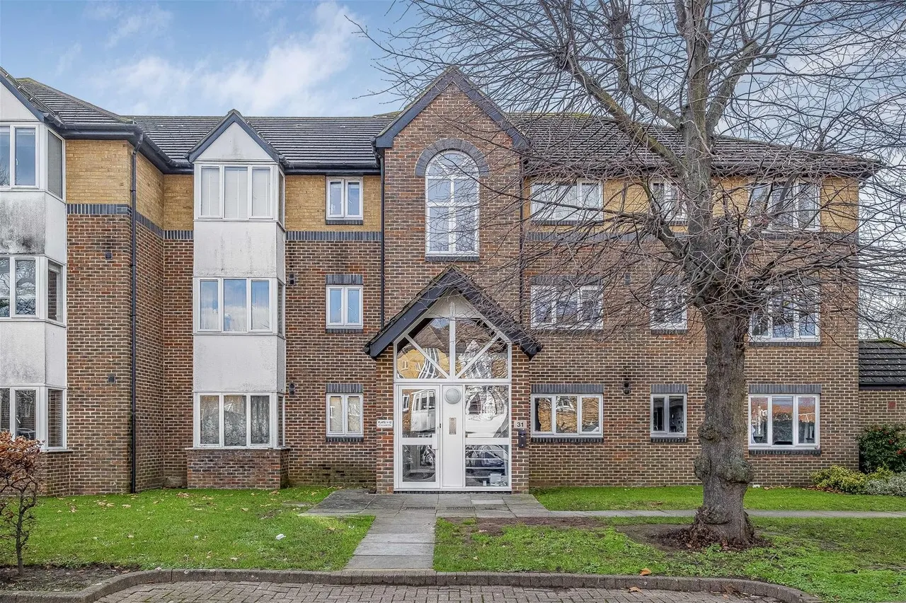Cotswold Way, Worcester Park, Surrey KT4 8HD, photo 4