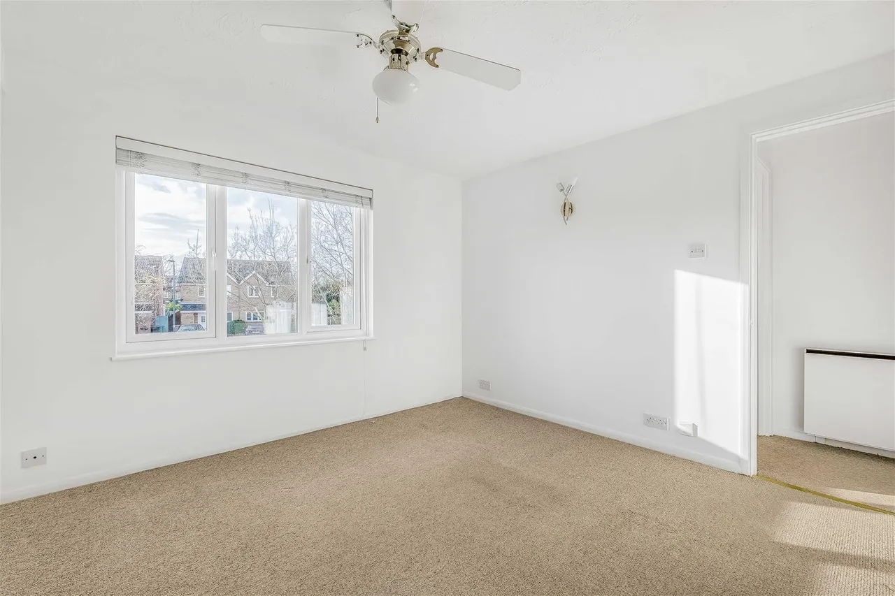 Cotswold Way, Worcester Park, Surrey KT4 8HD, photo 9