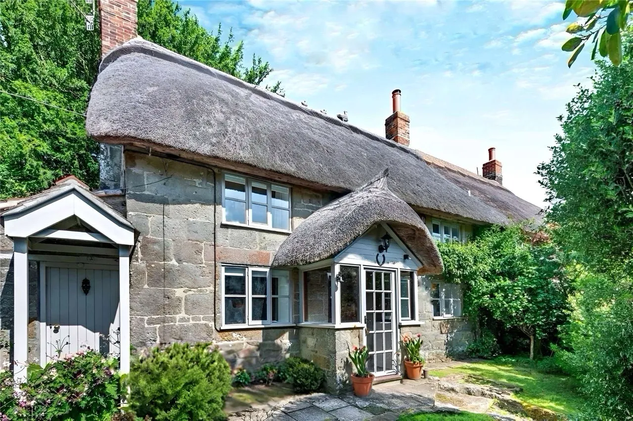 2 bed house for sale — Donhead St. Mary, Shaftesbury, Wiltshire, SP7 9DJ